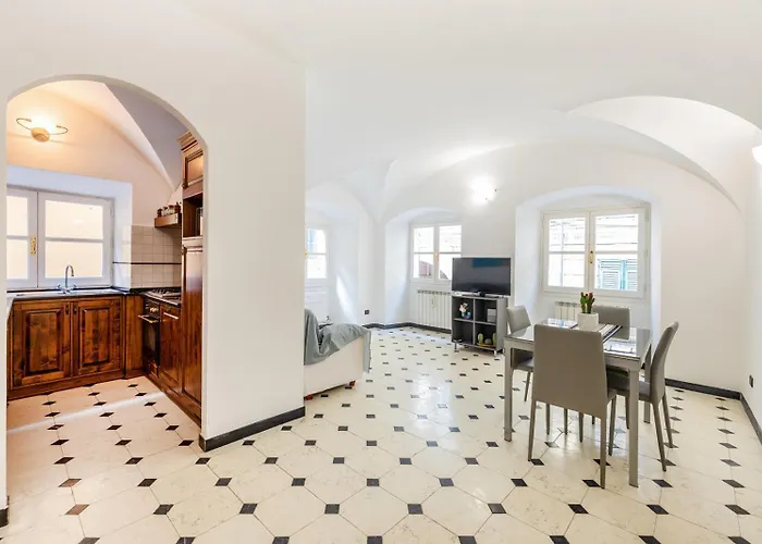 Casa Rachele - Con Posto Auto Privato A 300 M Finale Ligure